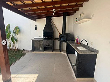 Tambor� 5 - 165 m2, 3 dorms, churrasqueira e jardim gramado